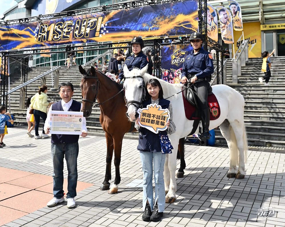 中信特攻籃球隊反詐 騎警及警犬隊助陣防詐 232 cnews204241103a07