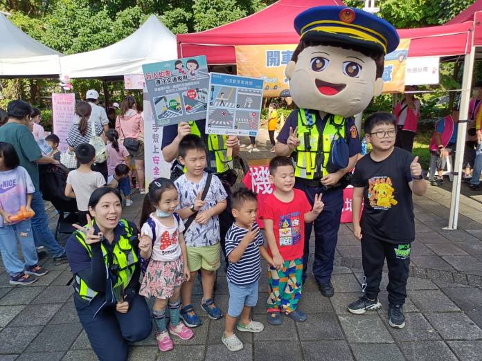 桃警前進有愛無礙親子泡泡派對 強化民眾交通安全意識 20 342100
