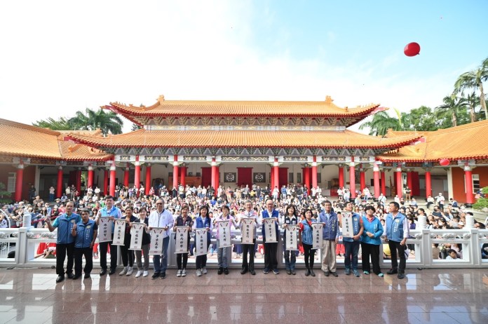 桃園孔廟舉行硃砂祈福儀式 王明鉅親為學童開智慧 17 S 45498452