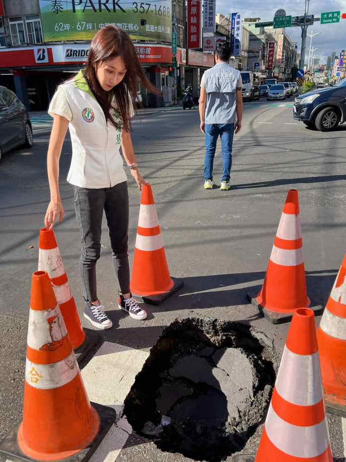桃園大興西路驚見天坑 市府緊急灌漿填補 61 465365922 978519400960873 3969314956491634255 n