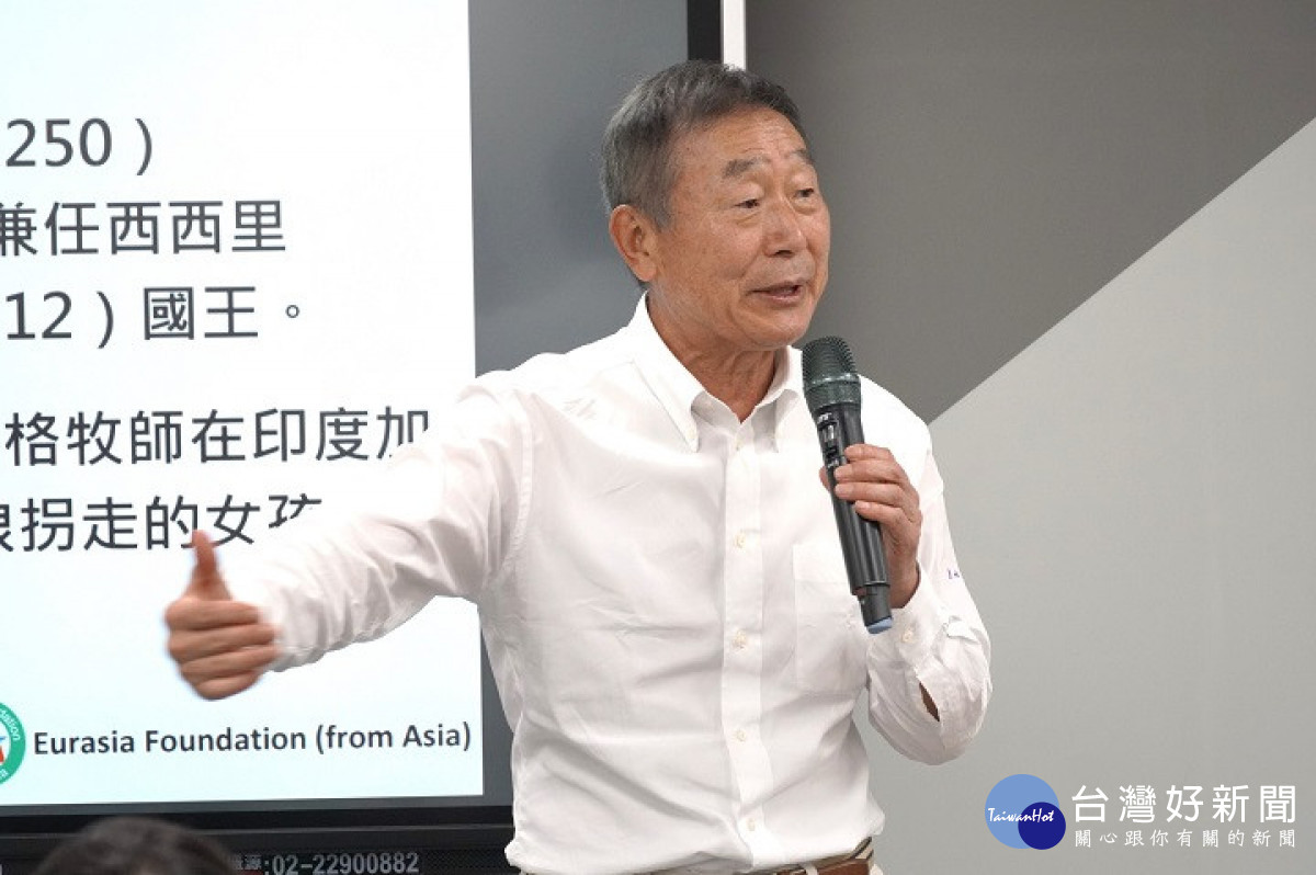 One Asia基金會創辦人佐藤洋治理事長以「真理的探求」為題，與學生分享。
