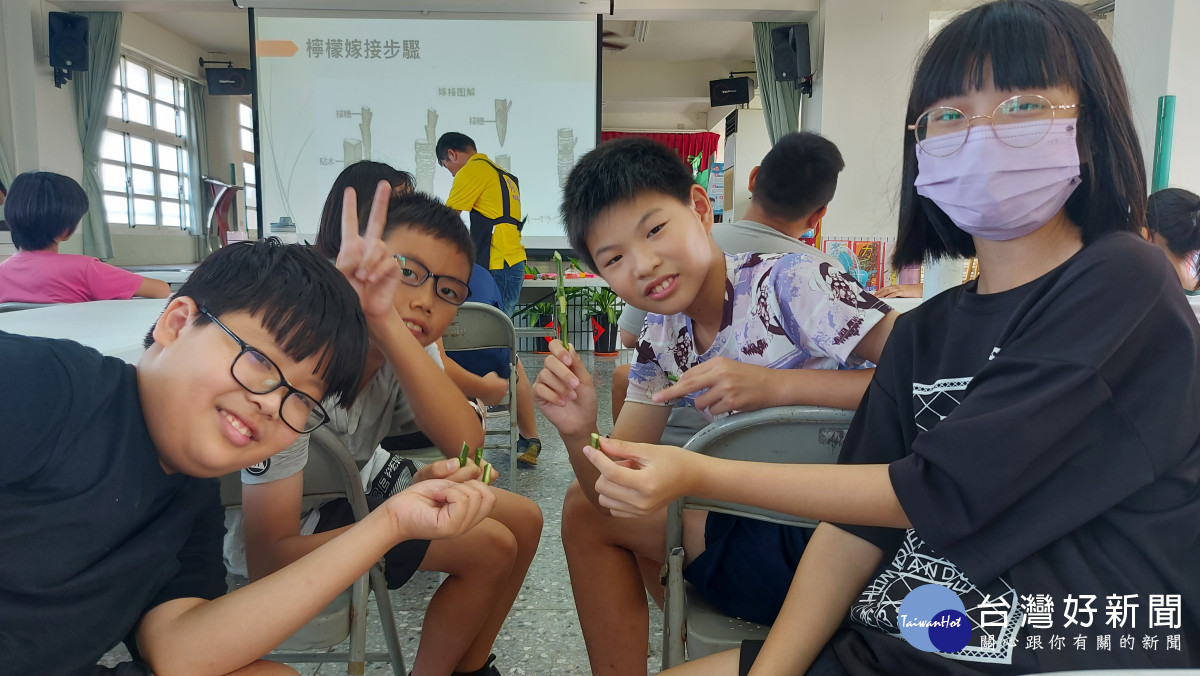 學校統整雙語閱讀、食農、台美生態、永靖謝平安及三好校園等方案實踐校本課程。圖/福德國小提供