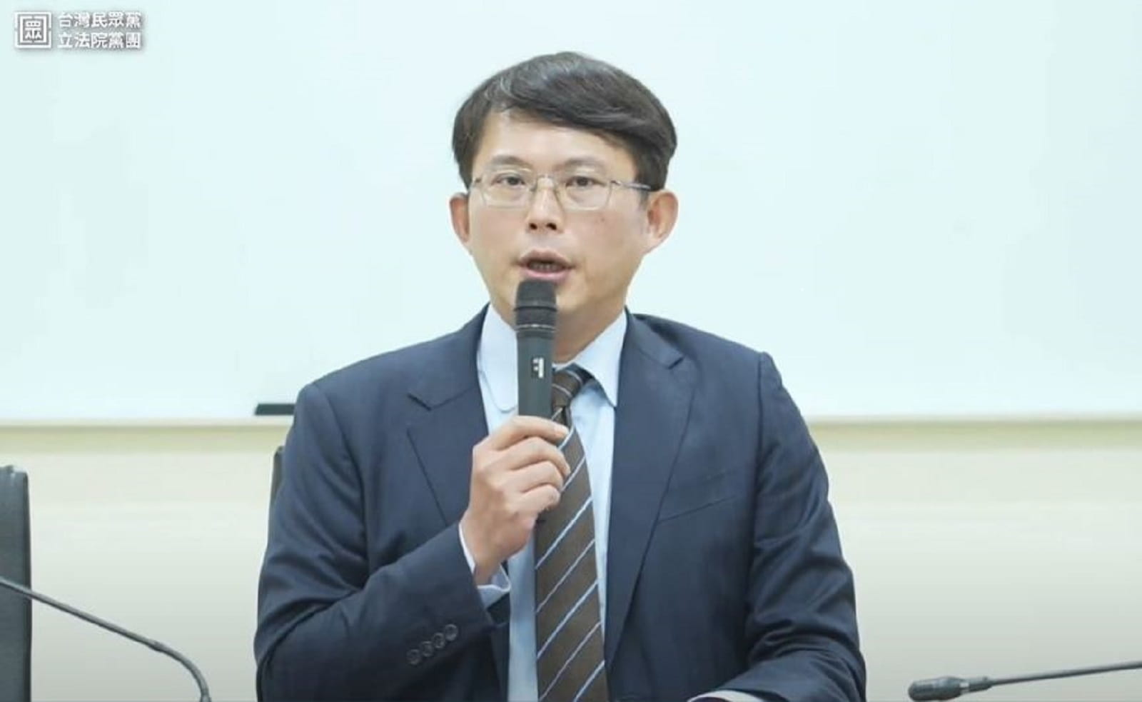 對於被點名代理黨主席,民眾黨團總召黃國昌表示,現在最重要是把黨公職工作做好。翻攝民眾眾立院黨團臉書
