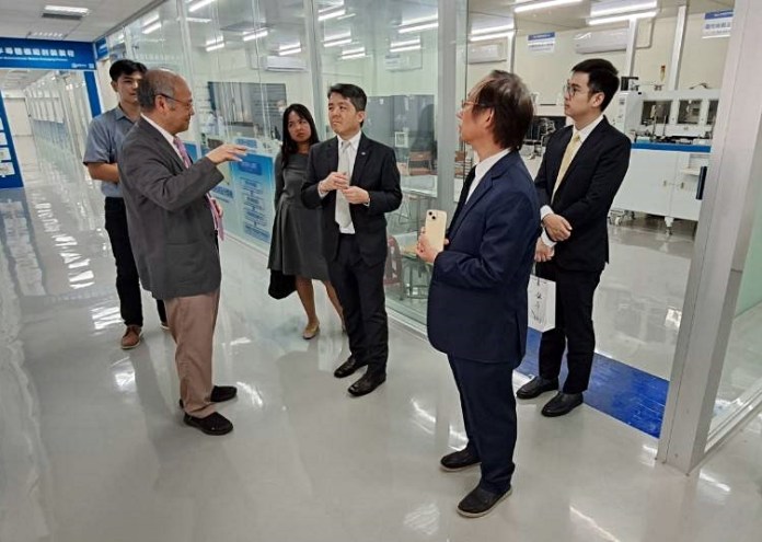 龍華科大致力提升學子專業實務技能 泰國駐台代表肯定辦學成果 20 泰國駐台代表參訪龍華科大 肯定學校產學成果與實作能量 3