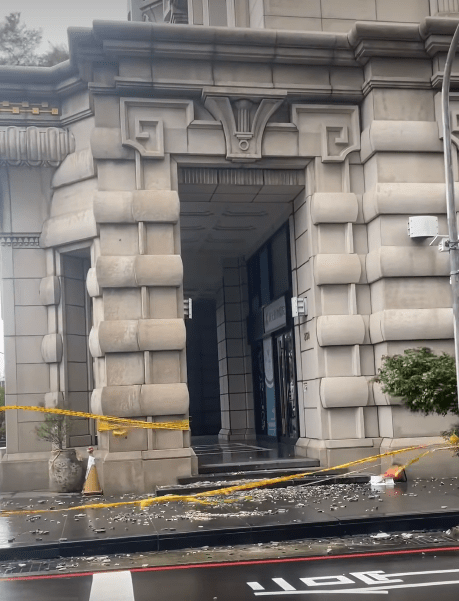 康芮來襲社區下磁磚雨 桃議員籲市府盡速改善 15 gfgggszft5