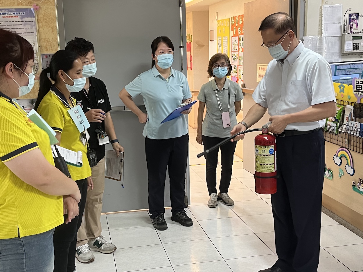 ▲衛生局強化護理之家安全設備，進行災害應變能力演練。（圖/嘉義縣衞生局提供）