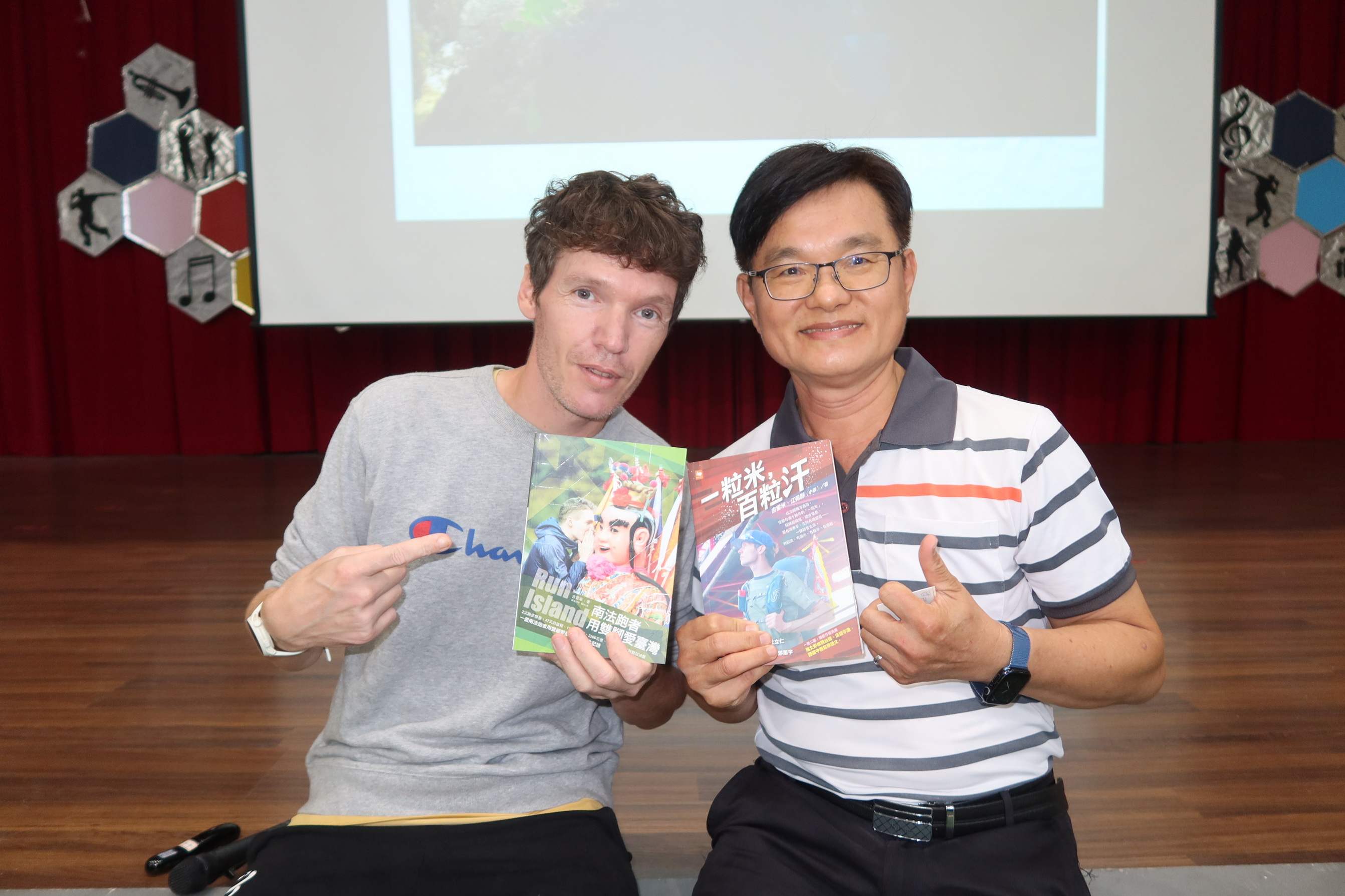 ▲法國跑者吉雷米在埔心國中進行生命教育講座上，吉雷米用台語分享了他的精彩故事。（記者張溎壕攝）