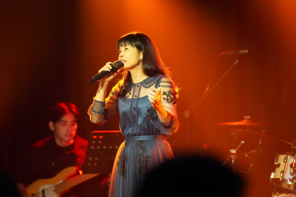 金融業高管Kitty演唱江蕙歌曲「頭仔」展現過人唱功,讓陳子鴻直誇職 業歌手也未必唱得到那個感覺。(喜歡音樂 提供)