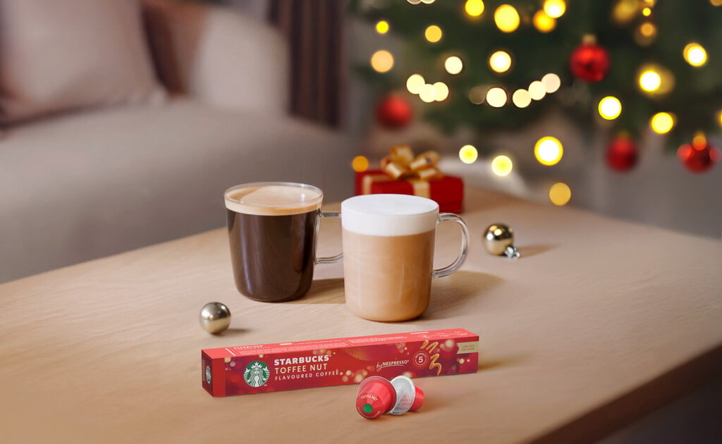 NESPRESSO®膠囊咖啡機使用者，則可以選用「太妃核果風味黑咖啡膠囊」，萃取後加入牛奶即可享用帶有太妃糖和烘烤核果香氣卻不甜膩的太妃核果風味拿鐵