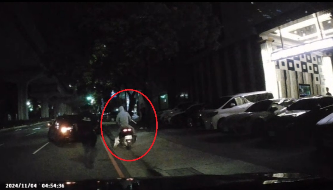 ▲圖說:大膽! 男子手持棍棒在員警面前砸車後跳上接應機車逃逸,警方4小時逮捕2嫌 (圖/台中市政府 提供)