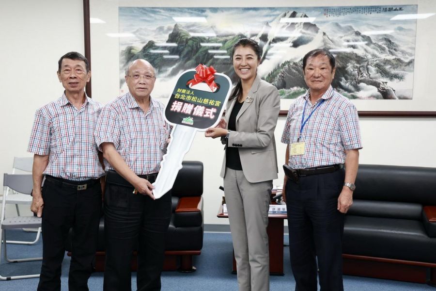 北市松山慈祐宮捐贈2輛9人座車輛 嘉惠南投仁愛偏鄉
