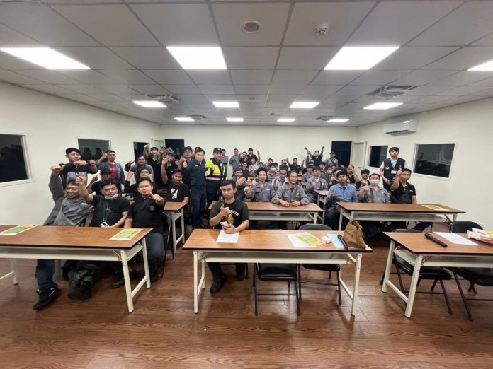 微電車未掛牌11/30起開罰 楊梅警向移工加強宣導 64 S 69296198 0