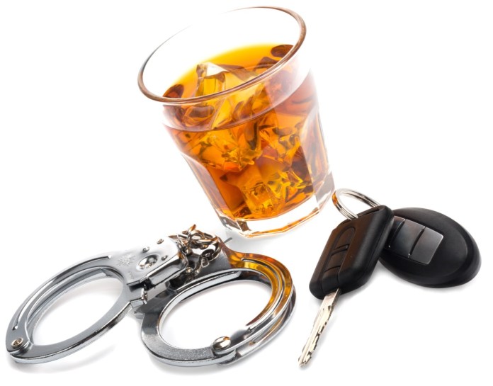 追酒駕開5槍乘客中彈亡 副所長獲判無罪 19 glass liquor with car keys handcuffs