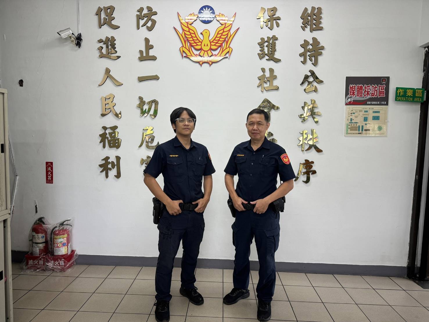 八堵所警員馬劭力(左)及巡佐張翔賀(右)。(記者薛秀蓮翻攝)