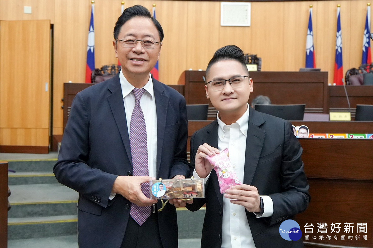 聚焦多項市政議題,桃議員陳韋曄於議事堂上進行市政總質詢。
