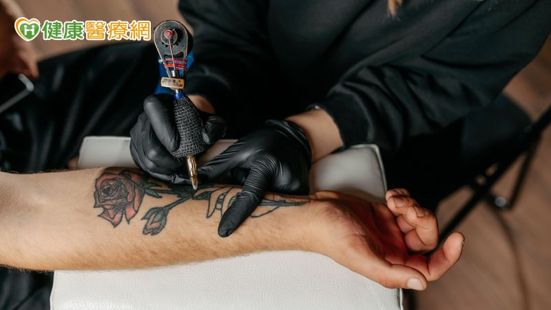 潮男刺青長滿疹子 一查竟是「刺青肉芽腫」作怪