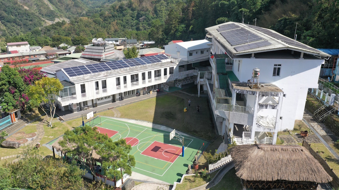台灣第一所原民小學 阿里山鄉達邦國小 偏鄉兒童教育基金會從小學做起 宣傳鄒族文化
