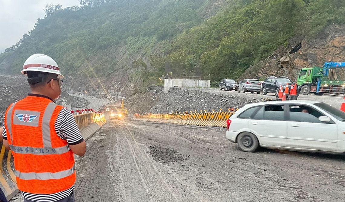 明霸克露橋河床便道 今午5時採時段性開放通行
