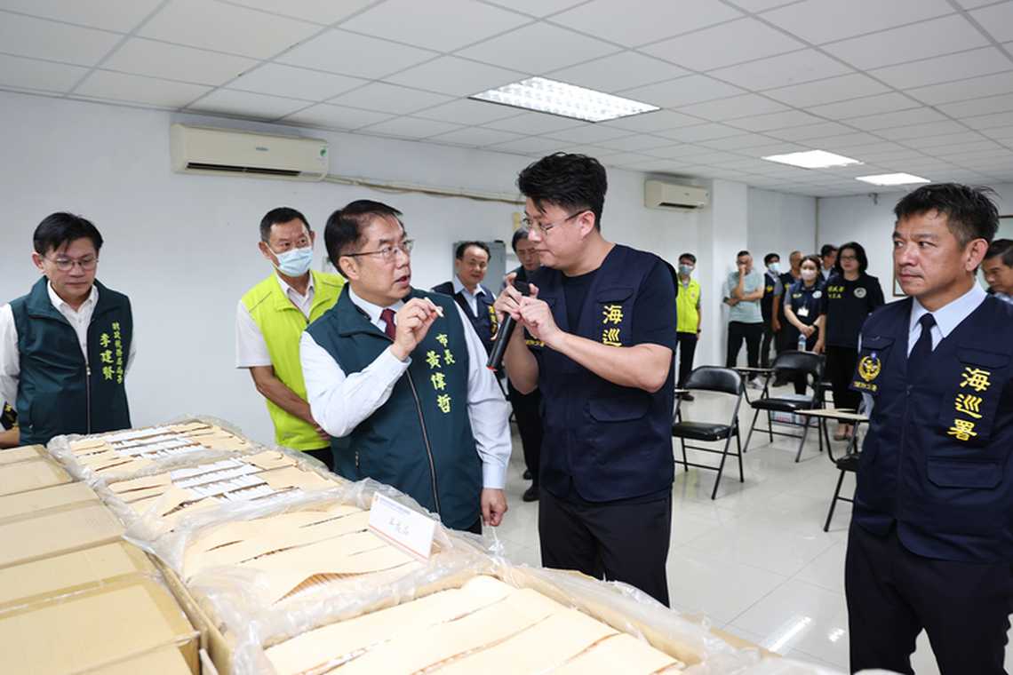 海巡署台南查緝隊跨縣市破獲12萬包非法菸品