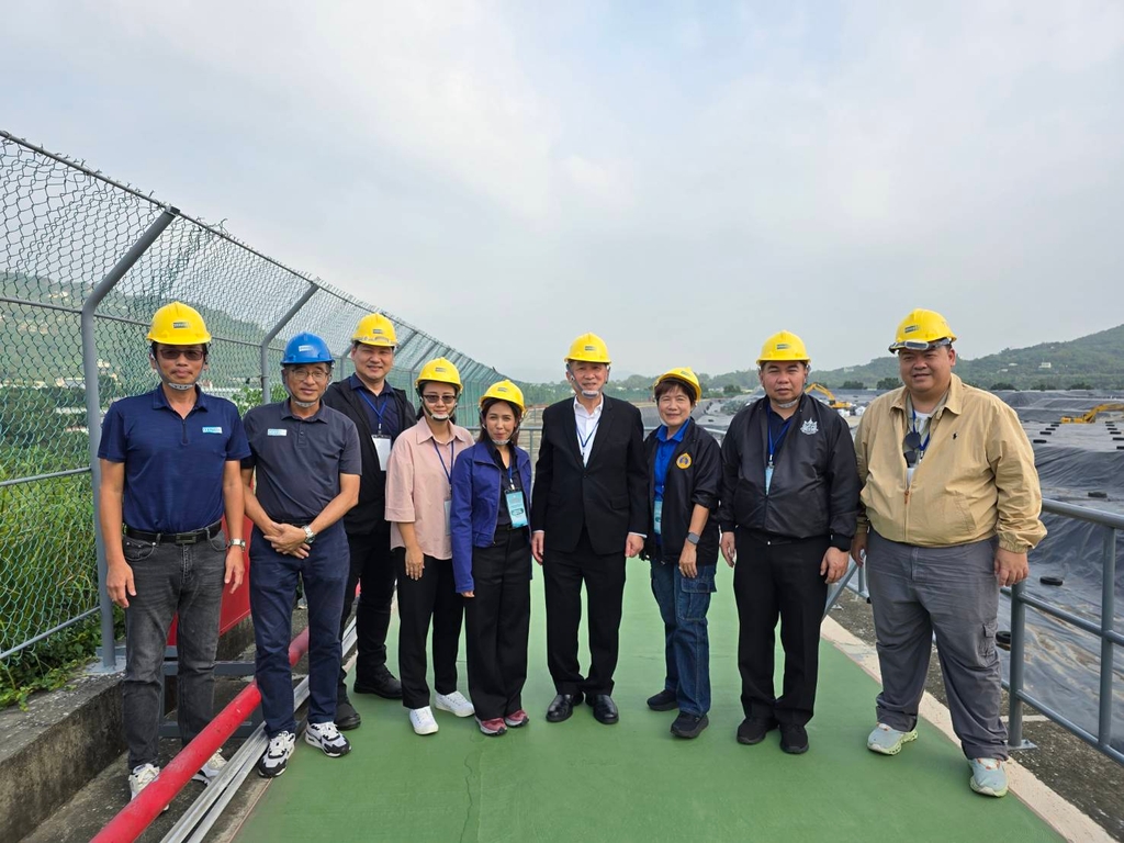 環管署帶領泰方參訪廢棄物處理場及污染土壤處理設施（圖：環境部環管署）