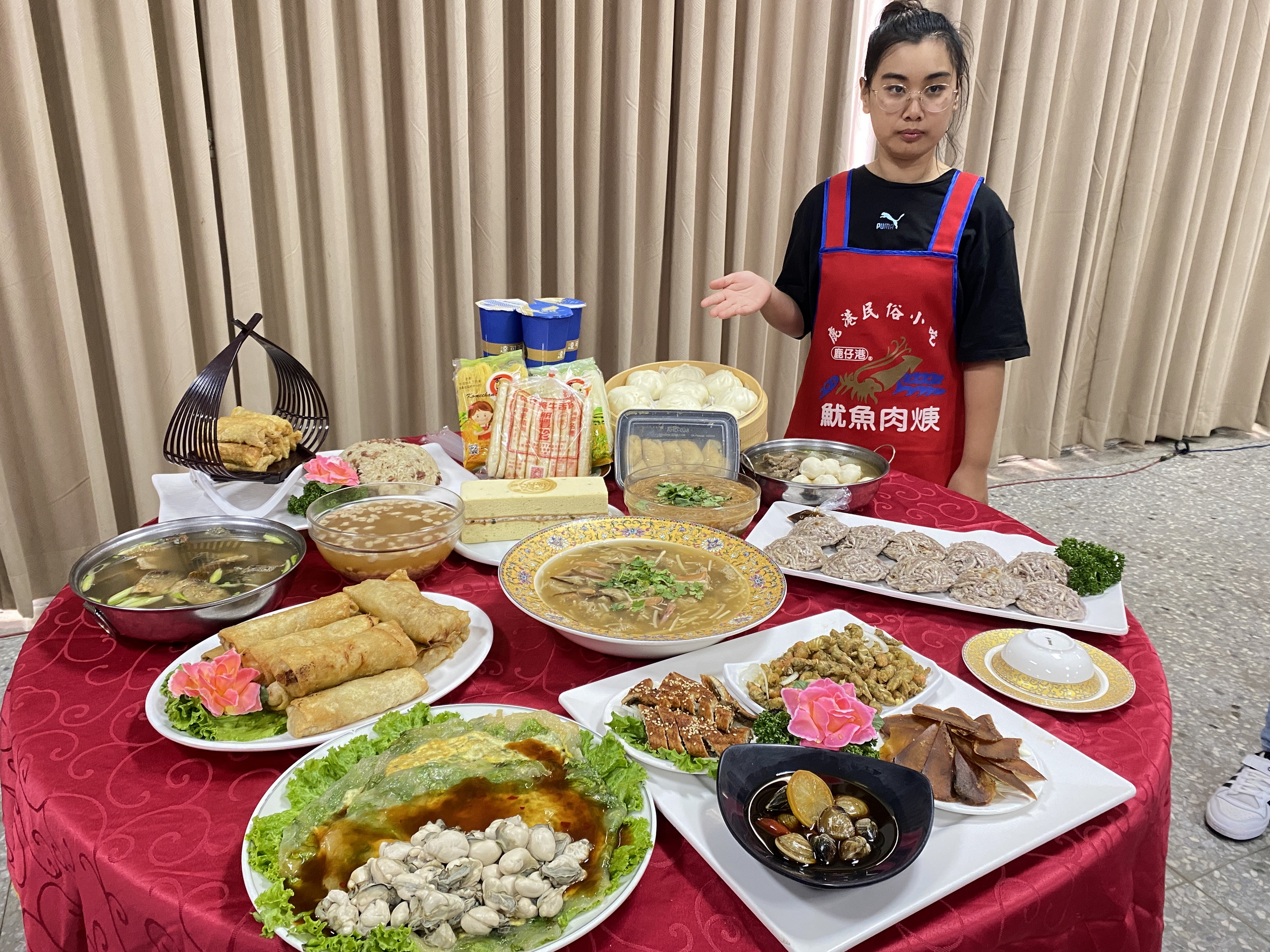▲年年秒殺的「鹿港小吃宴」升級版「鹿溪宴」，菜單出爐，每桌價格調漲至4500元，總桌數200桌，手腳要快以免扼腕。（記者張溎壕攝）