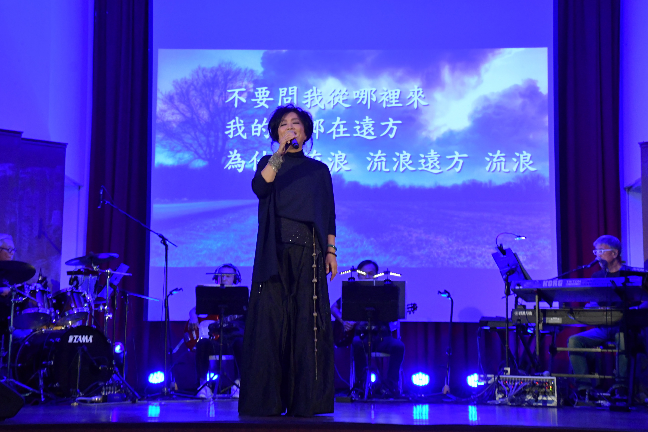▲知名歌手齊豫在彰化縣勵志中學舉行名為「愛 慈悲關懷音樂會」，為在場的400多位師生帶來正能量的音樂饗宴。（勵志中學提供）