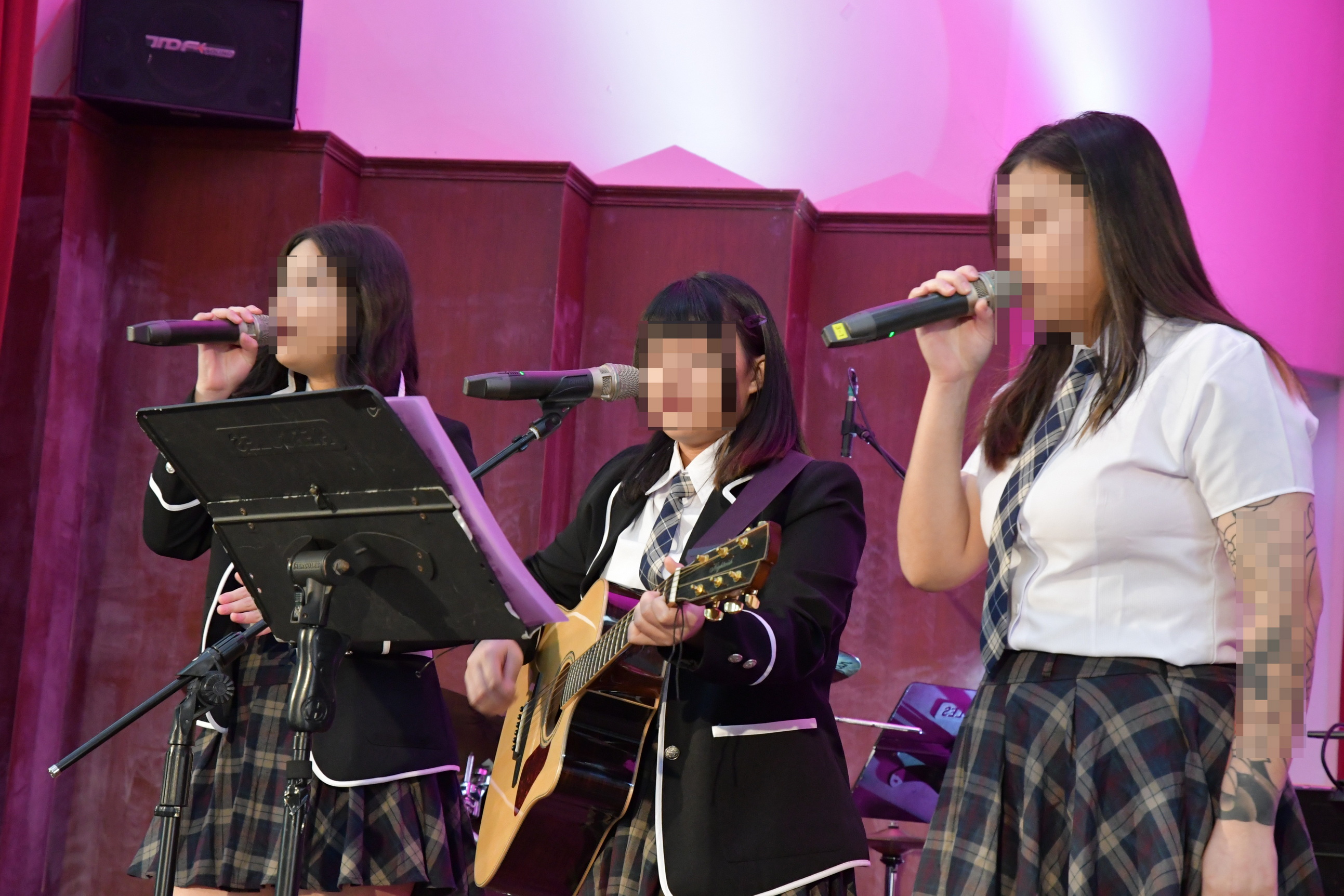▲知名歌手齊豫在彰化縣勵志中學舉行名為「愛 慈悲關懷音樂會」，為在場的400多位師生帶來正能量的音樂饗宴。（勵志中學提供）