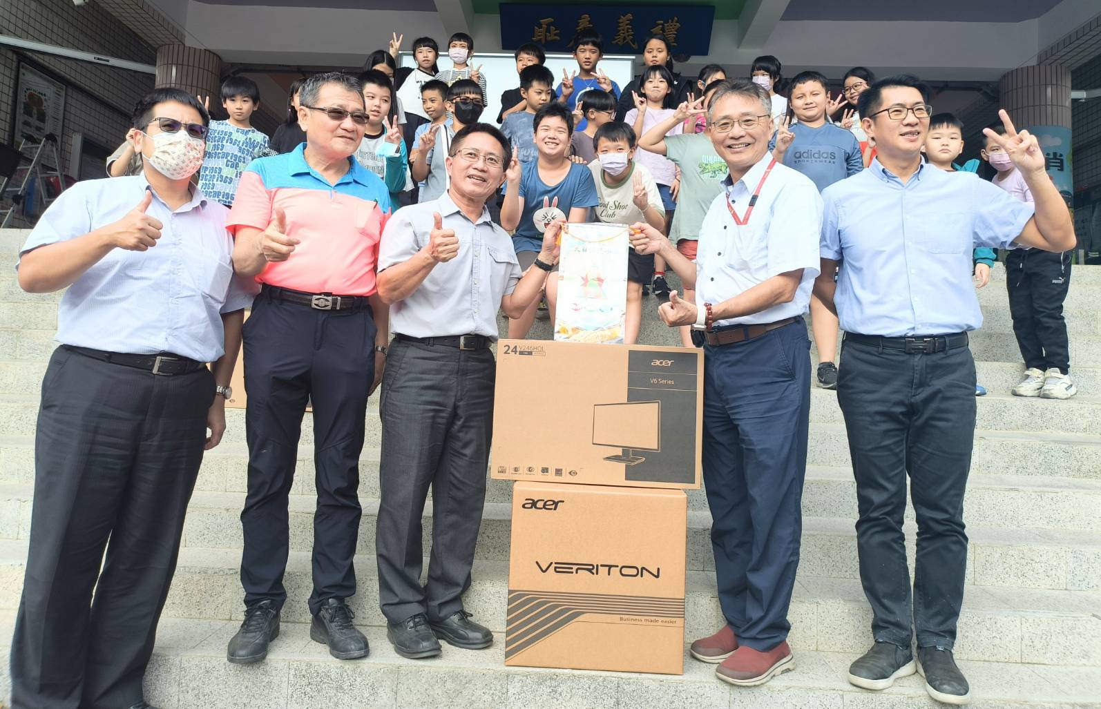 中油煉製部捐贈電腦 攜手三校共創數位未來。〈圖/記者翻攝〉
