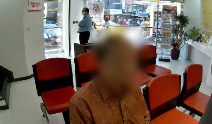 他要匯款20萬買黃金 八德警苦勸打消念頭 21 693768 0