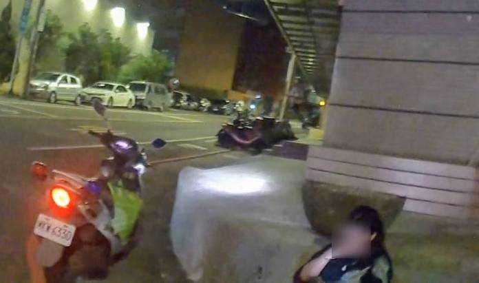情侶吵架女慘遭丟包 蘆竹警暖心安慰助返家 22 527341