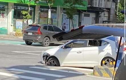 桃園同路段再現天坑!議員憂存在大規模工安危機 水務局回應了 17 465208047 978526194293527 3562313598317395702 n e1730623964715 1