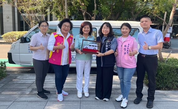昇岱實業捐贈中市府第3輛復康巴士 守護身障愛加倍