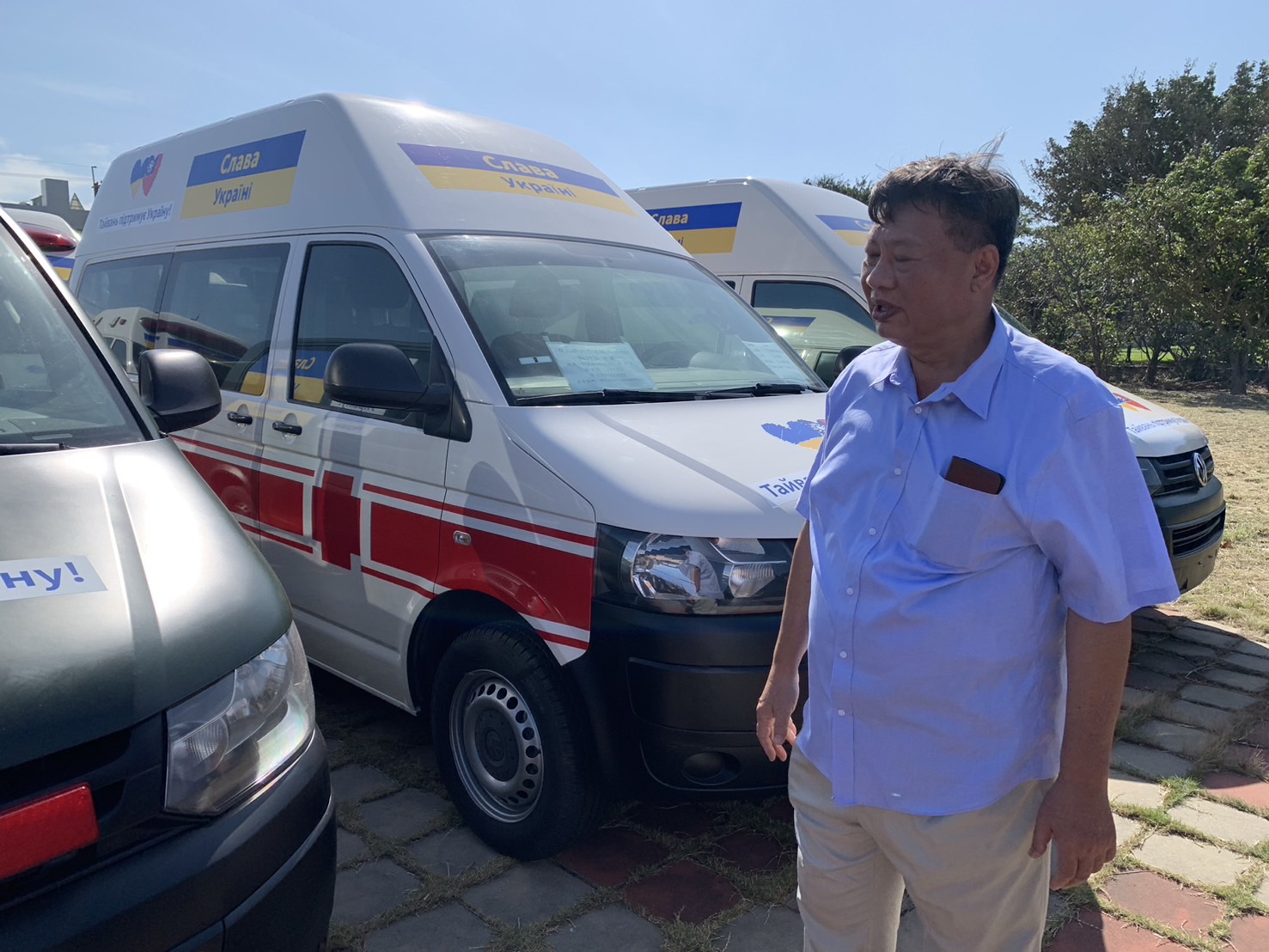 ▲企業家白璨榮今年籌集逾60輛消防車、救護車、復康巴士等各式車輛支援烏克蘭，預計11月9日在伸港鄉公所舉行捐贈儀式。（記者張溎壕攝）