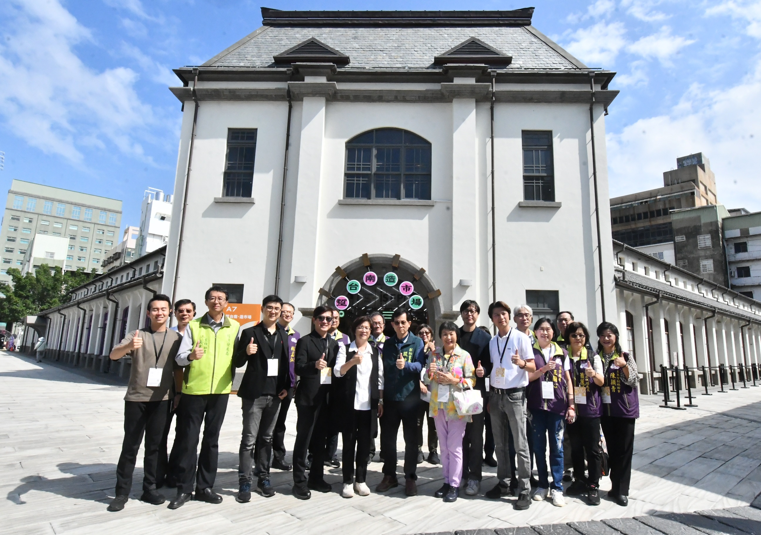 ▲2025年彰化設計展籌備啟動，彰化縣長王惠美率領縣府及縣議會團隊，前往台南市美術館二館及西市場等兩大主展區進行學習與觀摩。（彰化縣政府提供）