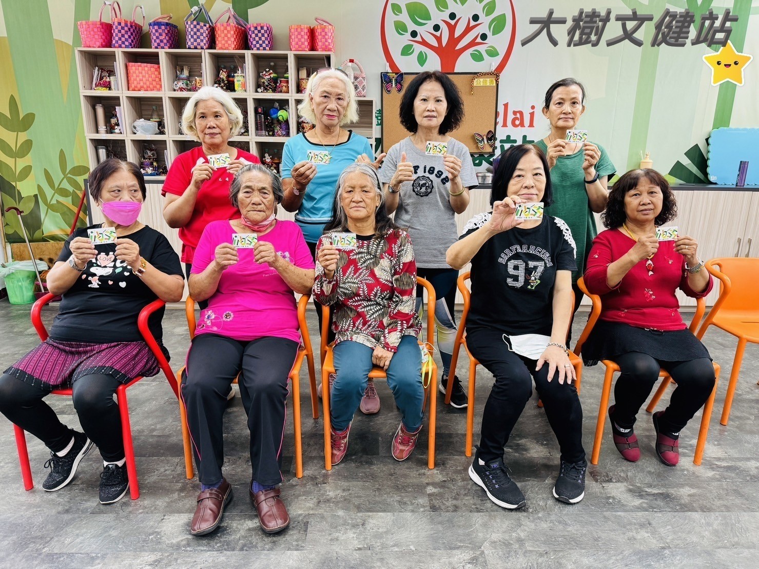 高雄市原民會整合窗口提高申辦率 原民文健站逾9成長者申請敬老卡