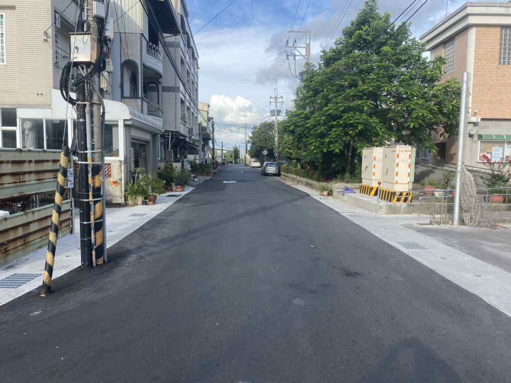 南市水利局推薦的「安定區新吉里活動中心周邊排水改善工程」以其優良工程品質與有效改善地方淹水情況而榮獲「金質獎」肯定。