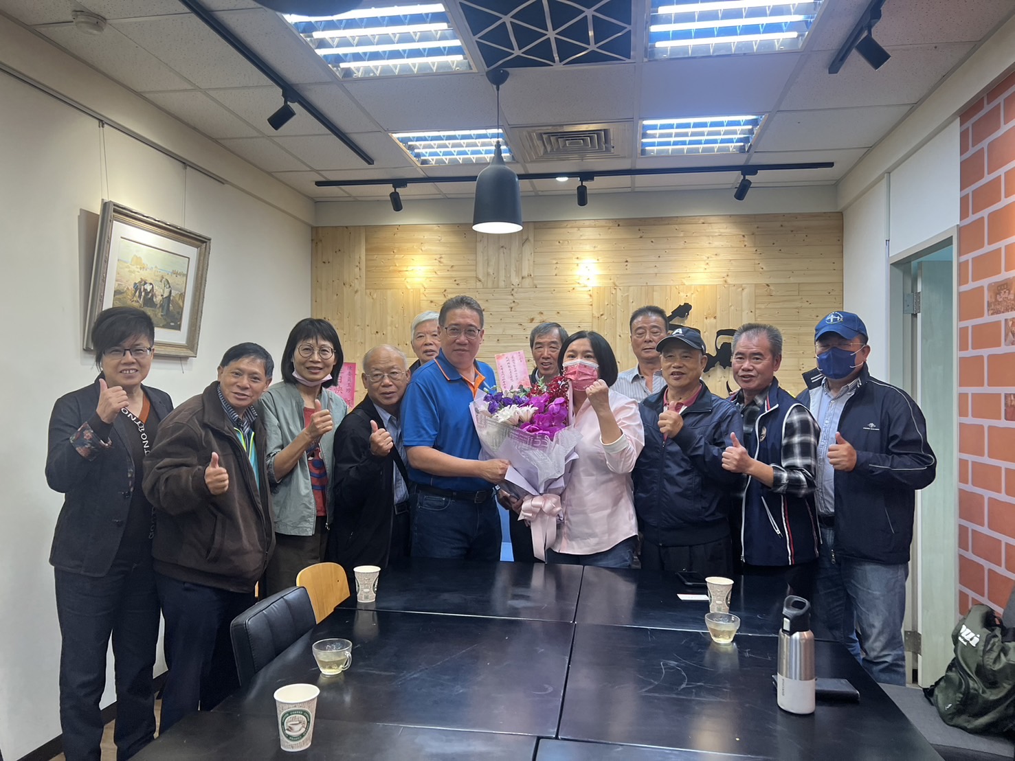 陳玉珍為拚預算被撞斷牙 金門鄉親奔立法院送暖 220 CNEWS195241107a01