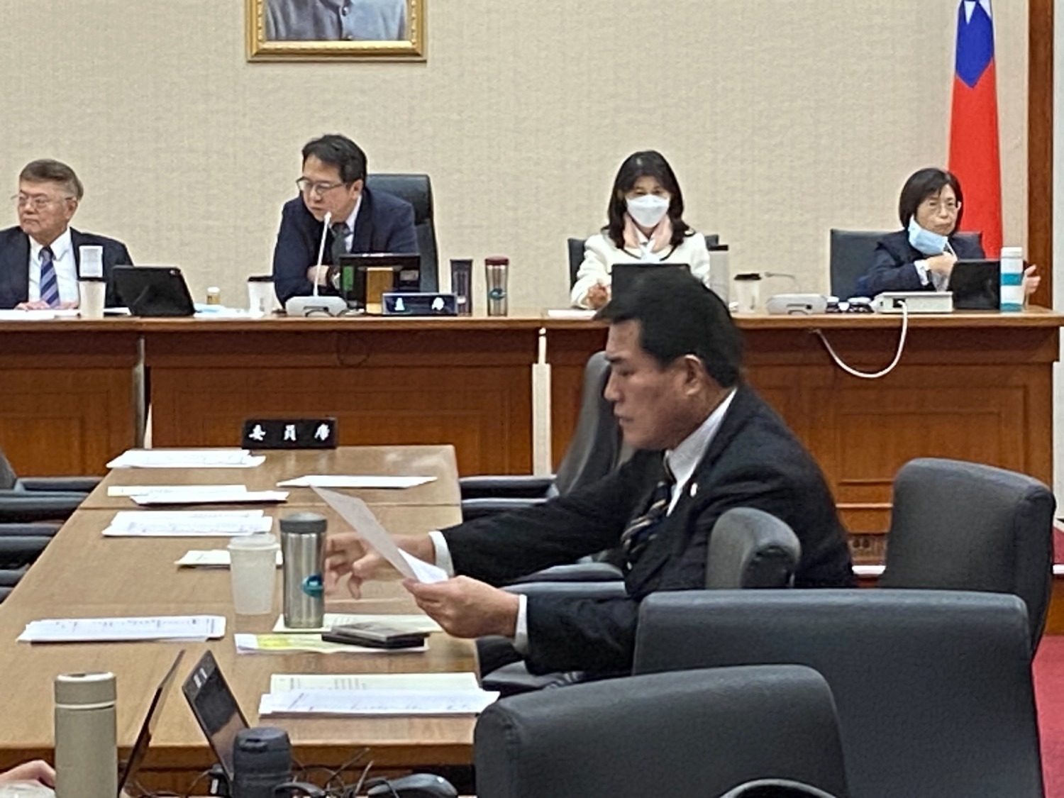 黃仁強調,若川普真的要對世界各國進口美國的商品課徵10%關稅,勢必會造成全球貿易壁壘,屆時不要說「台美自由貿易協定」了,就連「21世紀貿易倡議」的生效都有困難。(記者包克明 攝)