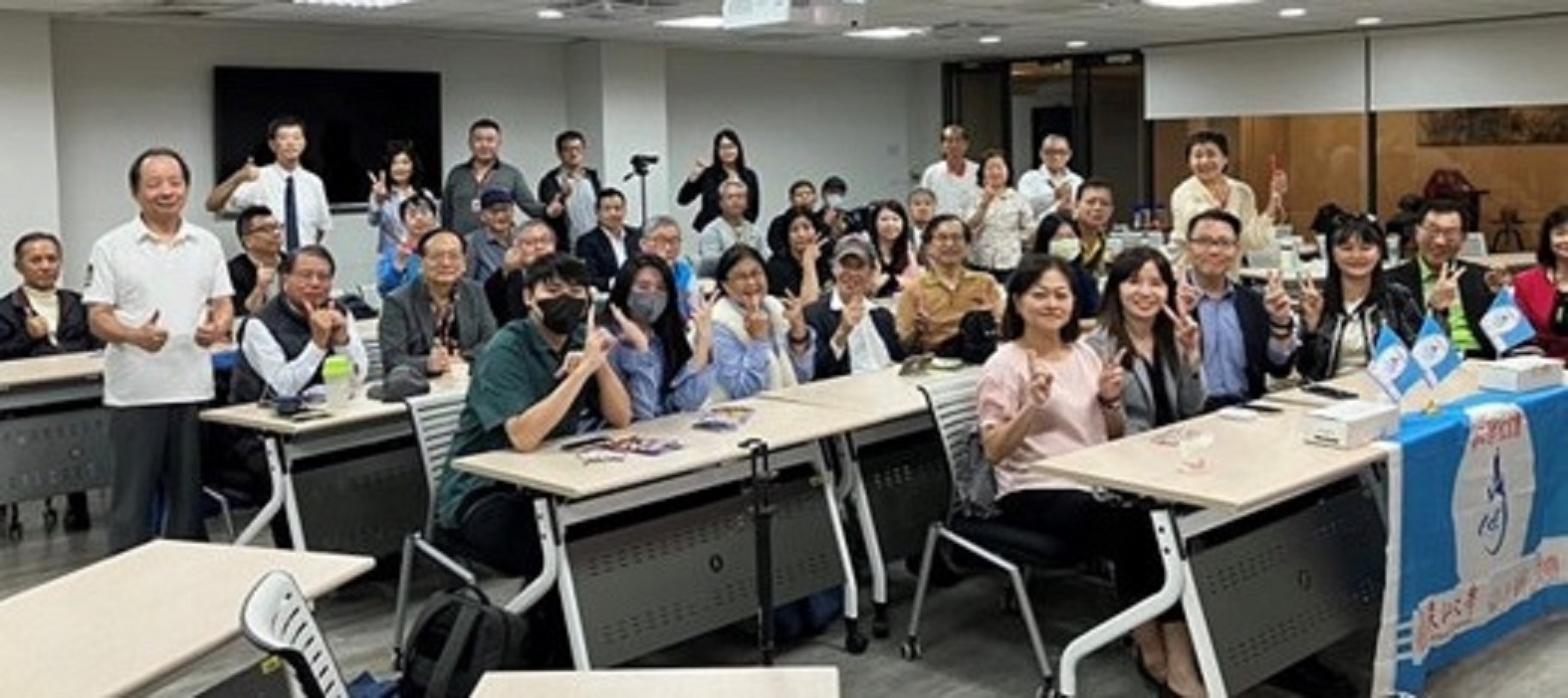 ▲資工系所校友會主辦創新直播服務模式分享與跨業交流論壇合影。(圖/主辦單位提供)