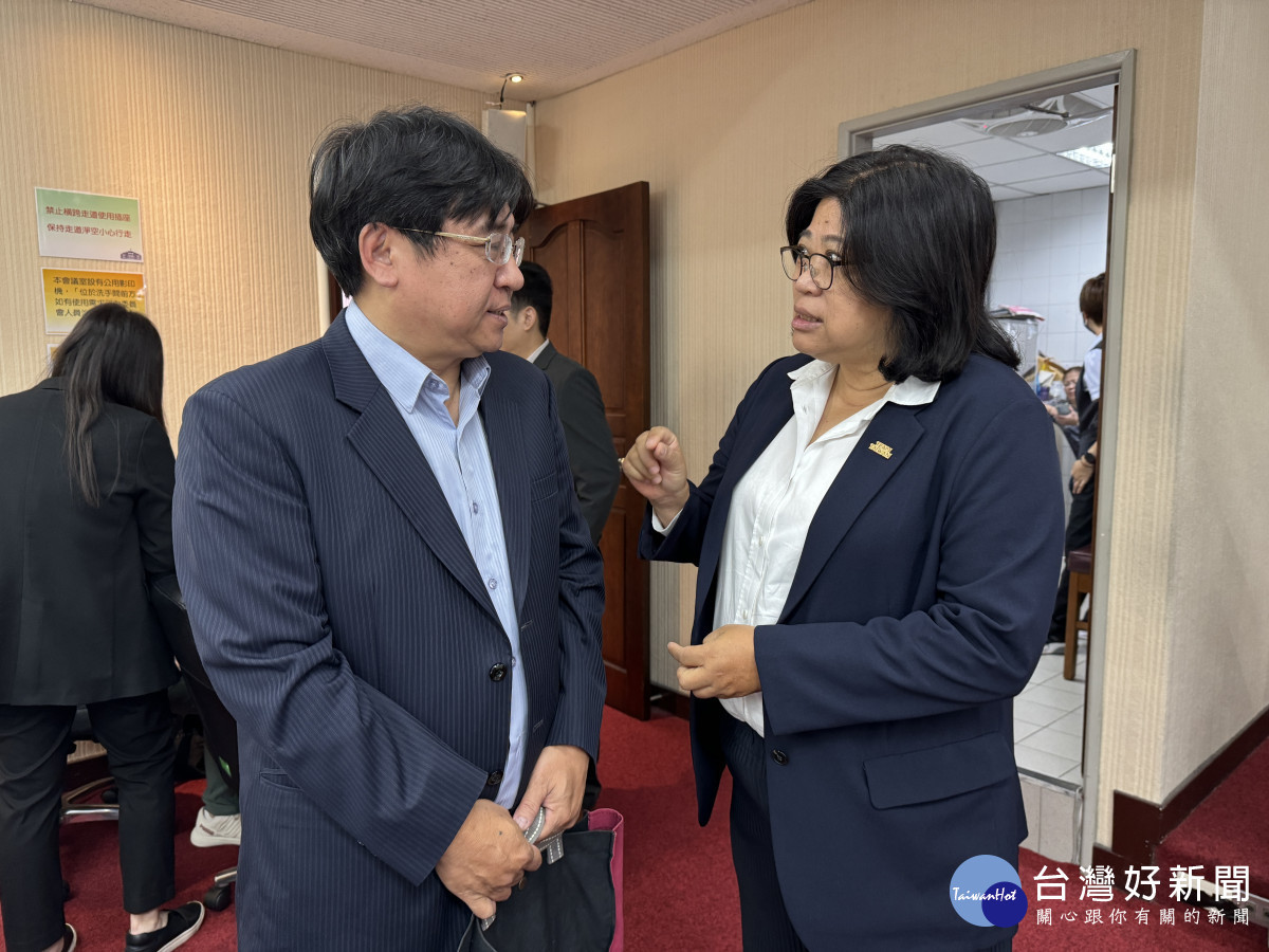嘉義市立委王美惠（右）再爭取內政部同意規劃3處社宅／王美惠服務處提供