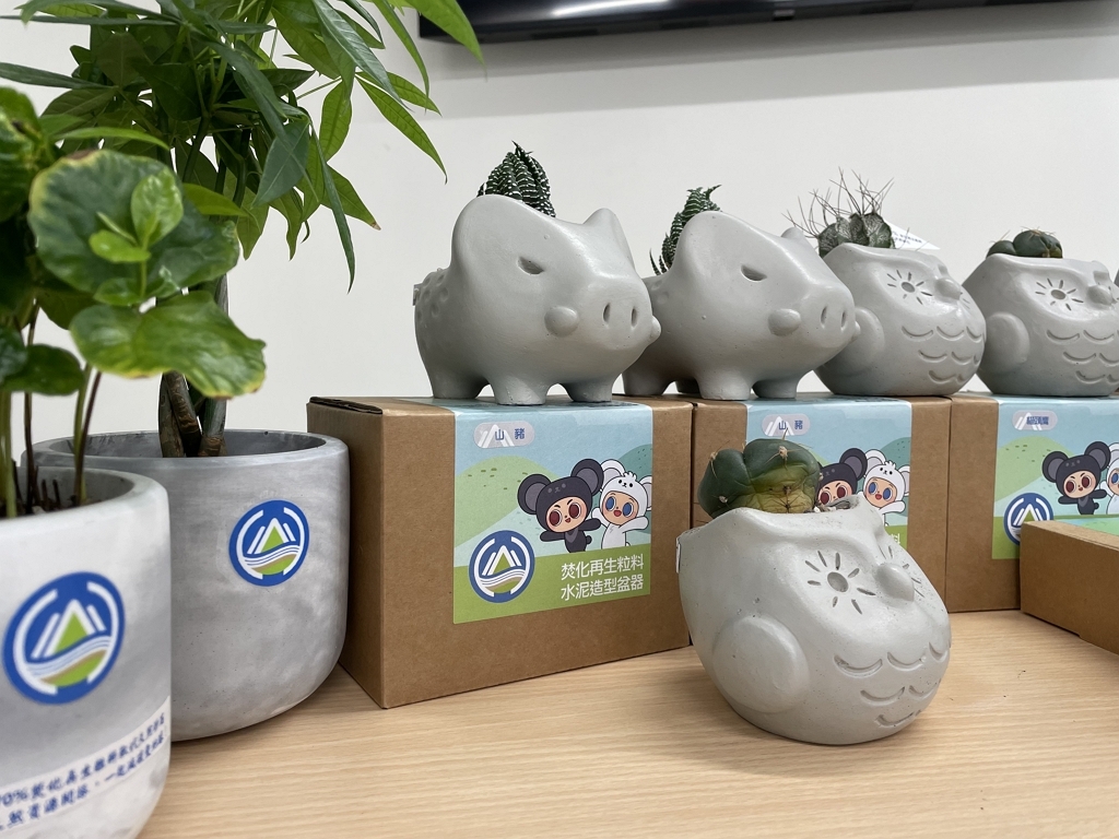 添加70%焚化再生粒料製作之盆栽（圖：環境部環管署）