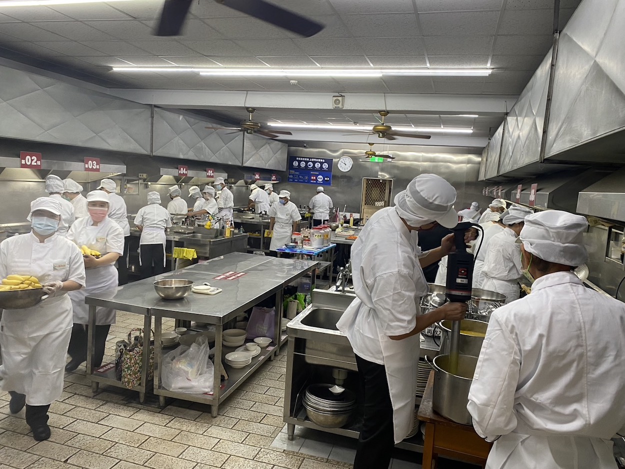 ▲伊甸基金會與嘉義市餐飲業職業工會附設職訓中心共同推動頤養食課程。（圖/伊甸提供）
