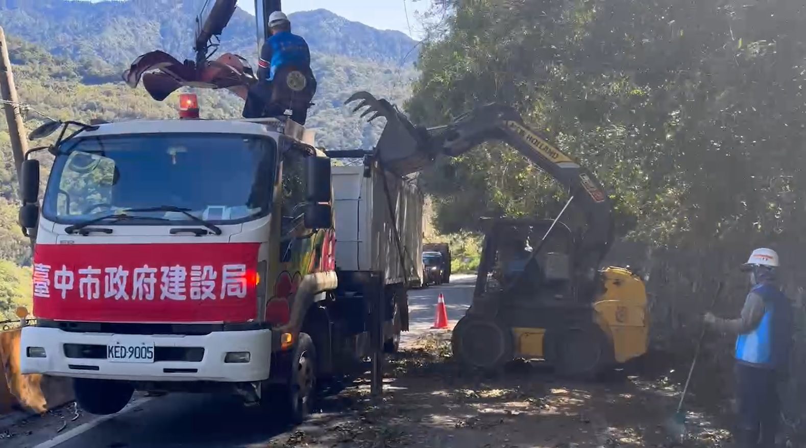 中市建設局持續投入和平地區災後復建 陳局長感謝救災英雄:「台中有你們真好! 」 中市建設局持續投入和平地區災後復建 陳局長感謝救災英雄:「台中有你們真好! 」