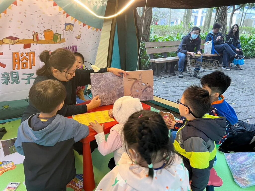 親子桃桃共將於市集帶來手作熱縮片、娃娃DIY、解憂植栽、親子育兒疑難雜症諮詢 (圖/77巧克力共和國提供)