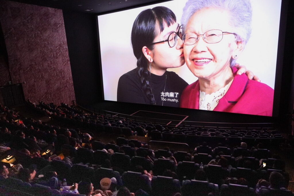 《愛子歸來》院線上映至今吸引許多熟齡觀眾、家庭觀眾，以及青年學子前往觀影。