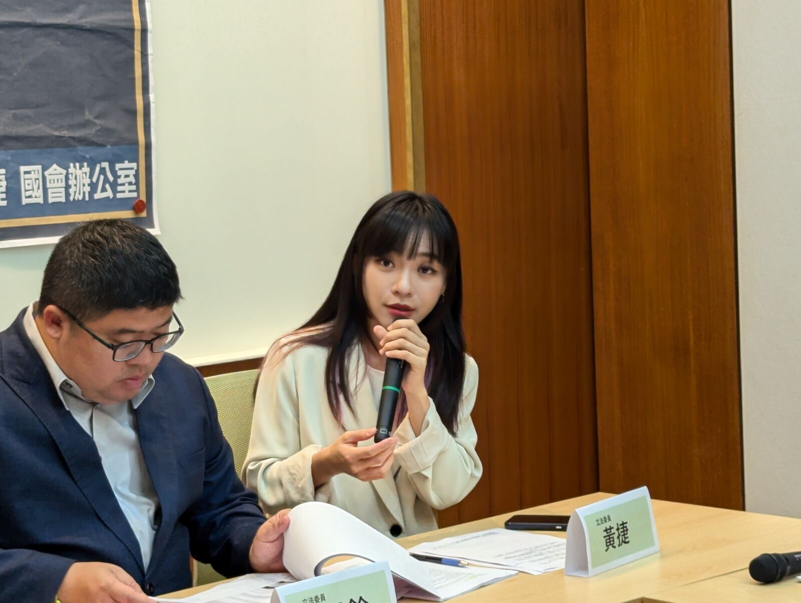 黃捷批柯志恩財劃法立場反覆 邱俊憲籲高雄市民警惕 232 黃捷批柯志恩財劃法立場反覆 邱俊憲籲高雄市民警惕 231
