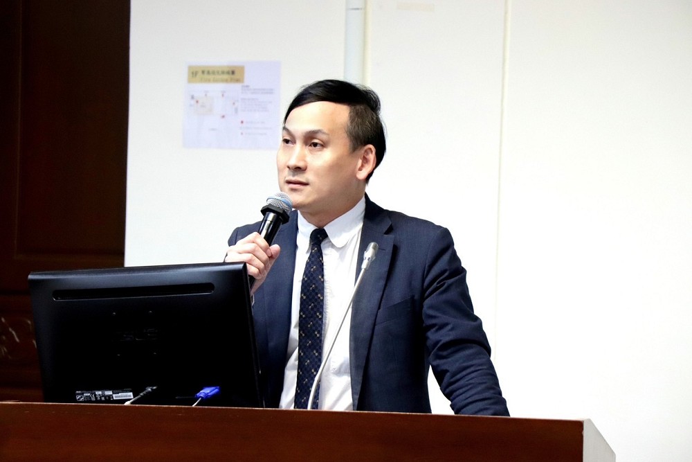美兒少猥褻犯入台竟放任一個月 葉元之批移民署蹣跚像恐龍 220 美兒少猥褻犯入台竟放任一個月 葉元之批移民署蹣跚像恐龍 219