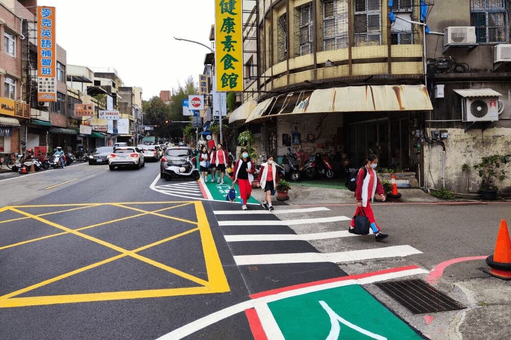 竹市東南街標線人行道建設完成 宋品瑩肯定市府持續優化 207 照片來源:新竹市政府