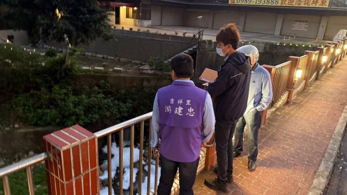 南祥橋大坑溪變泡泡河 桃園環保局揪出2洗衣業者偷排廢水 56 S 34357309 0