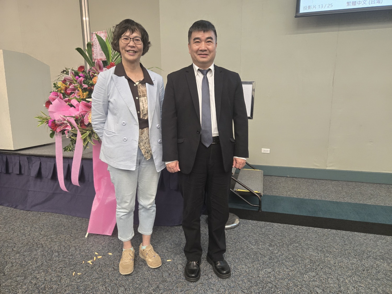 現為台中市政府顧問的前立委蔡壁如女士(左)受大皇公司董事長傅家賢(右)親邀出席。(記者 趙靜姸攝)